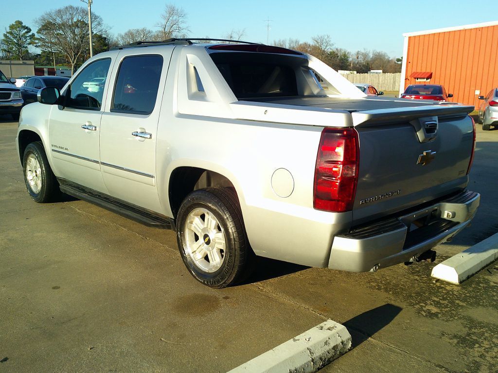 2012 Chevrolet Avalanche Image 6