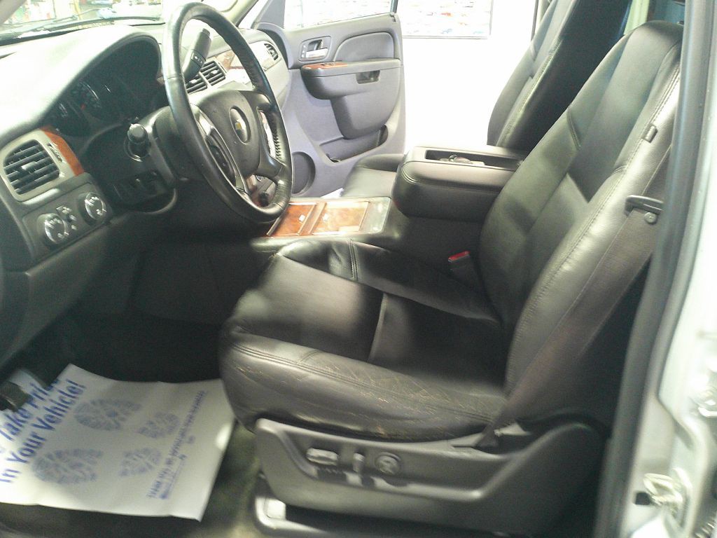 2012 Chevrolet Avalanche Image 11