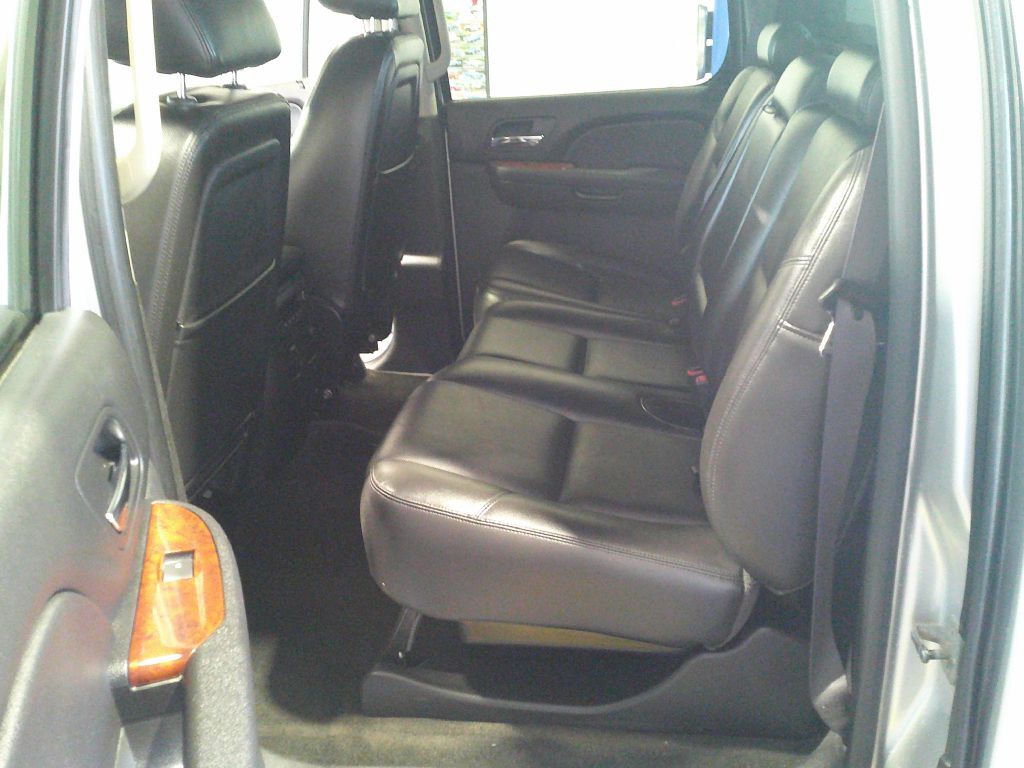 2012 Chevrolet Avalanche Image 13