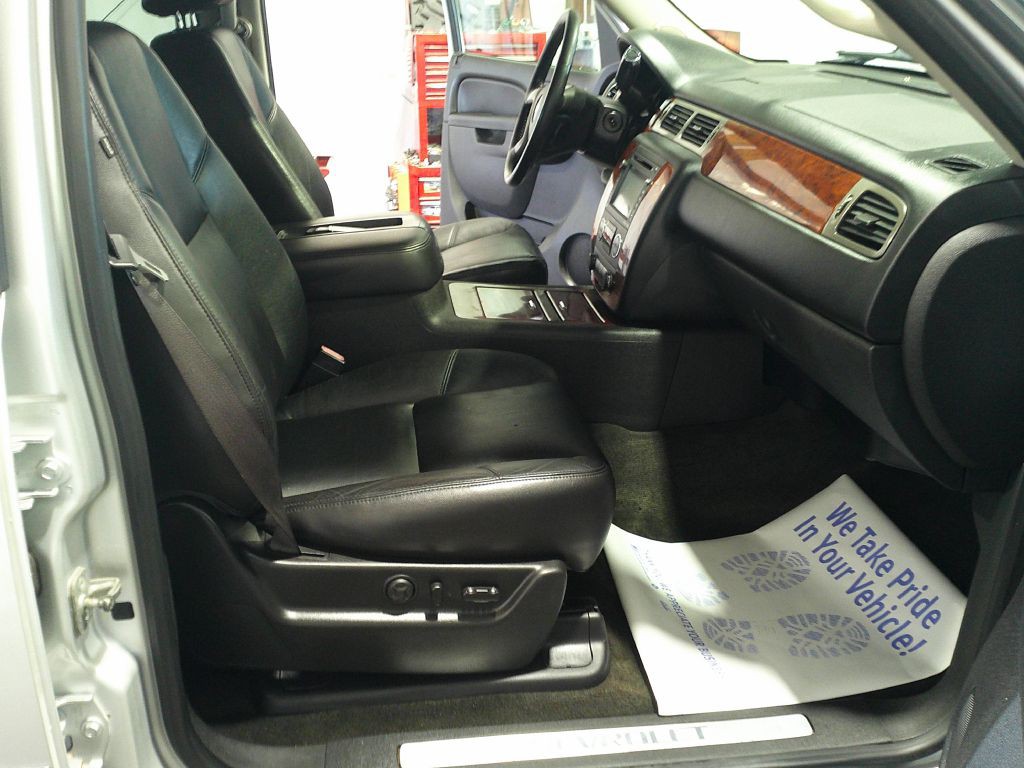 2012 Chevrolet Avalanche Image 16