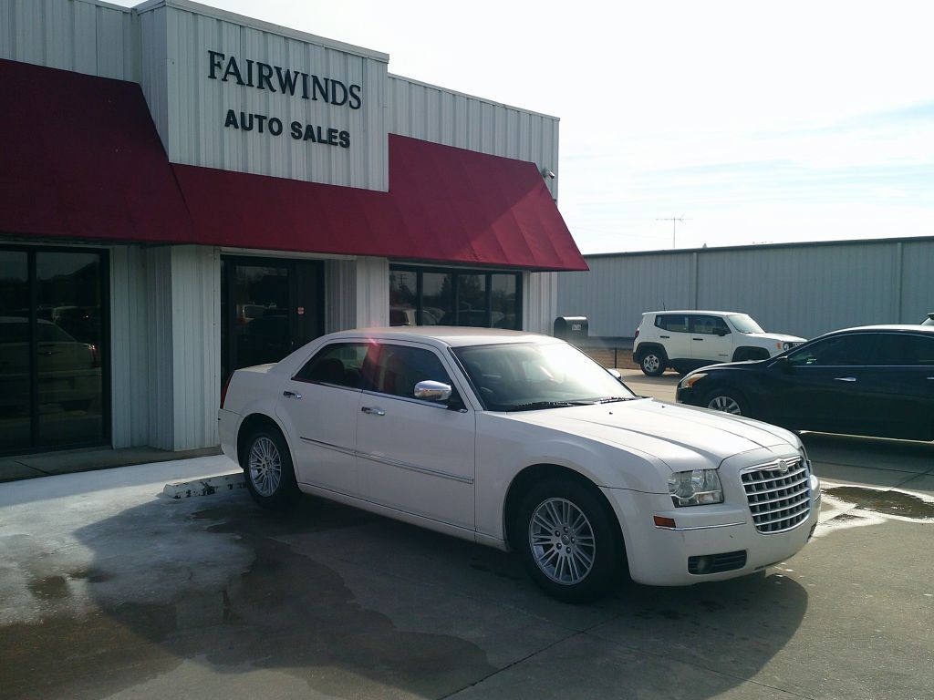 2010 Chrysler 300 Image 1