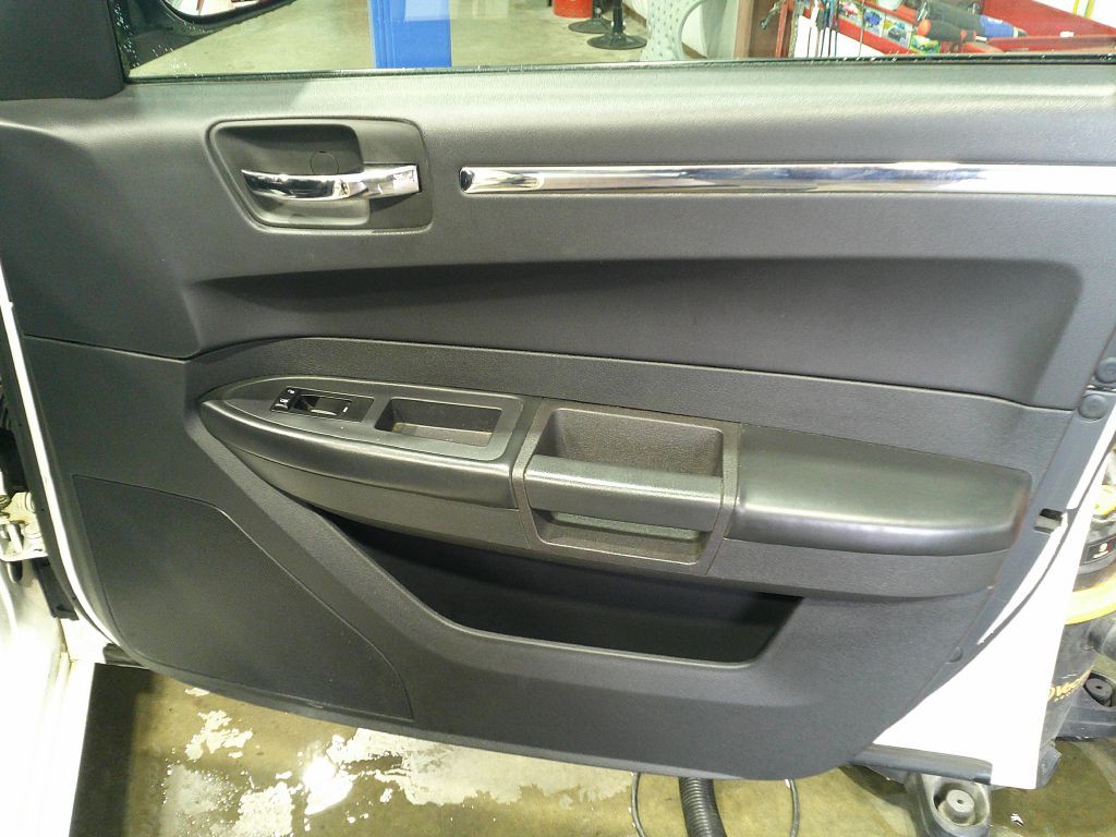 2010 Chrysler 300 Image 8