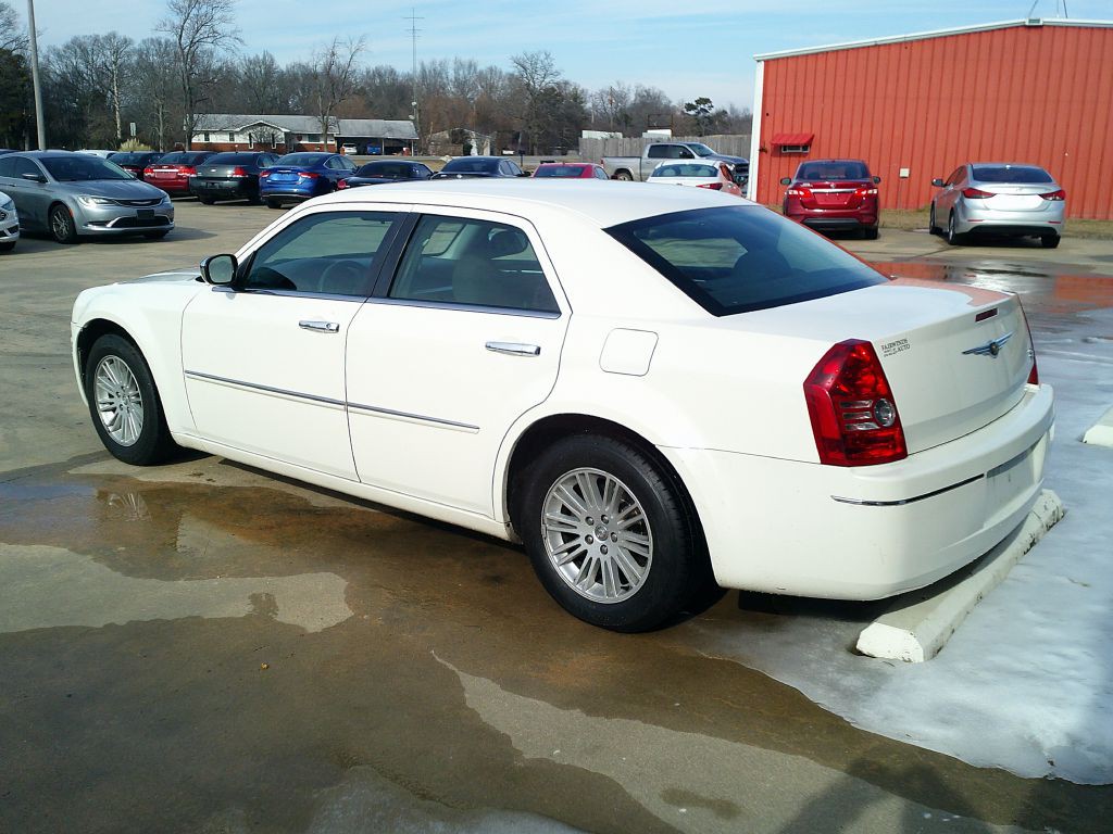 2010 Chrysler 300 Image 13