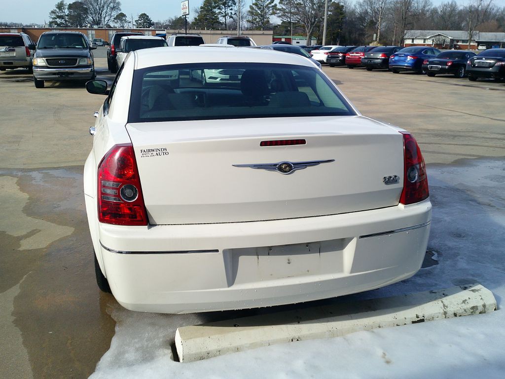 2010 Chrysler 300 Image 14