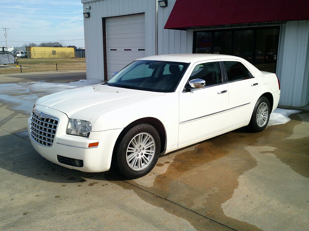 2010 Chrysler 300 Image 17