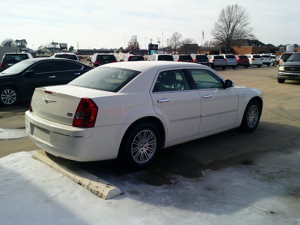 2010 Chrysler 300 Image 15