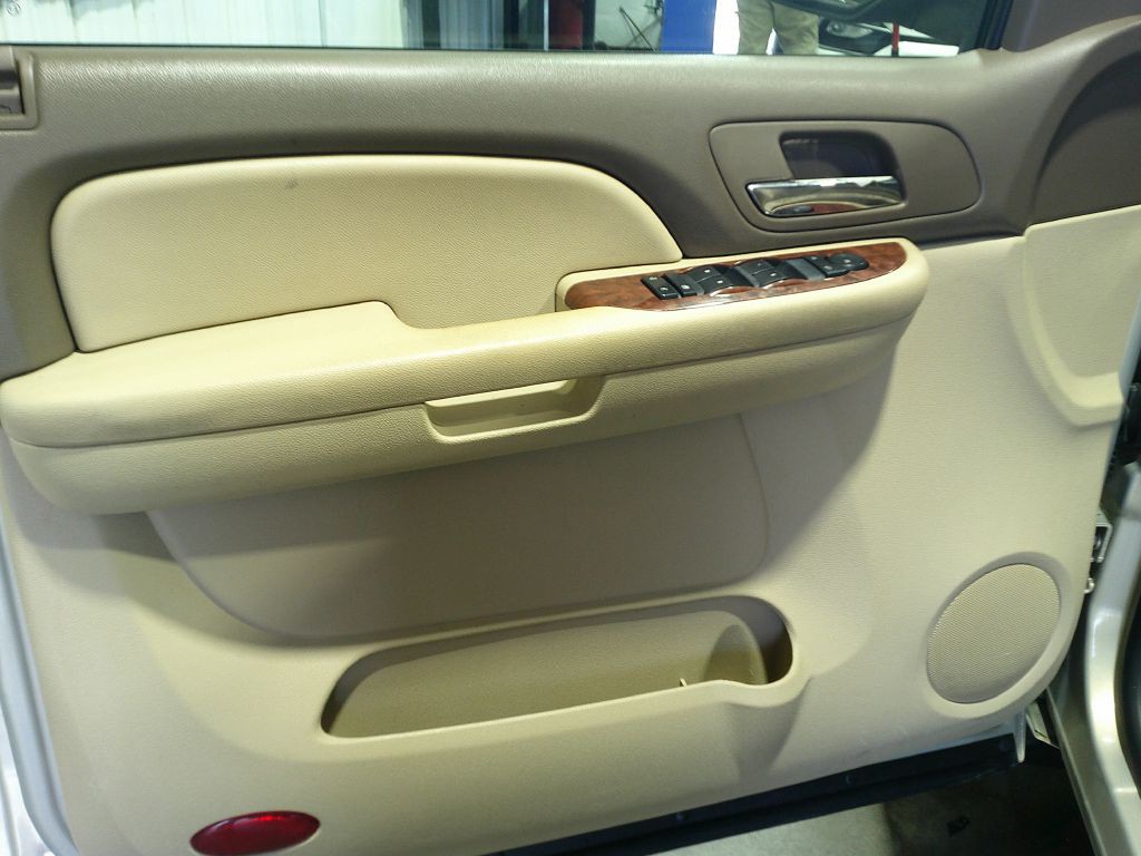 2009 GMC Yukon Image 2