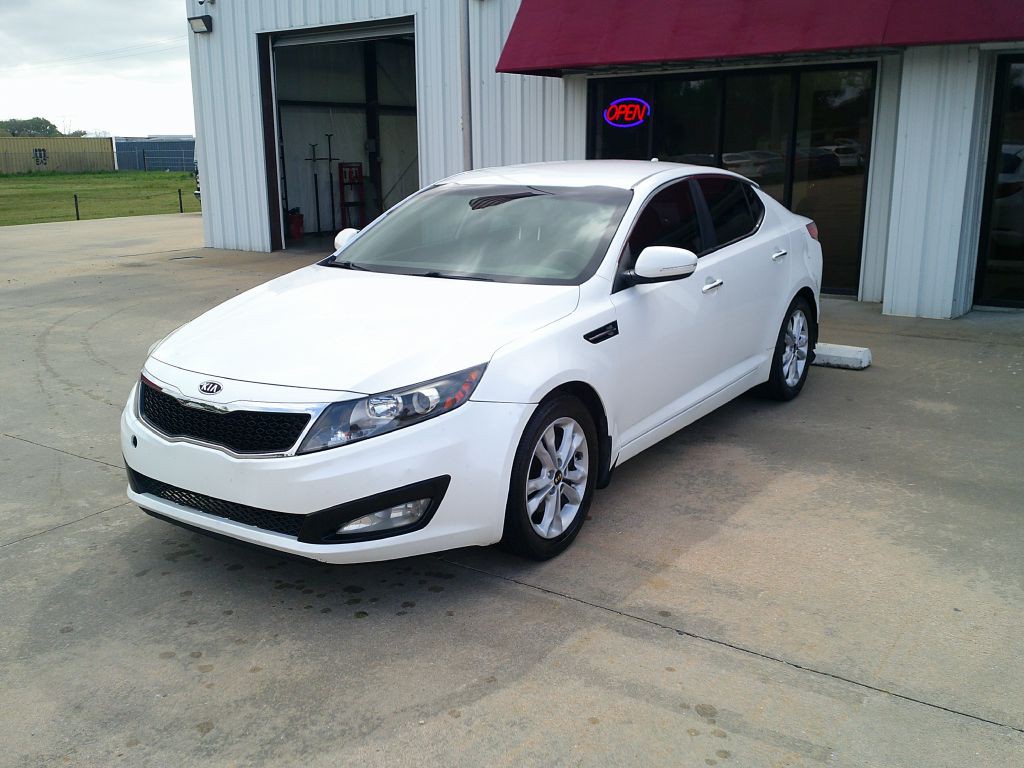 2011 Kia Optima Image 3
