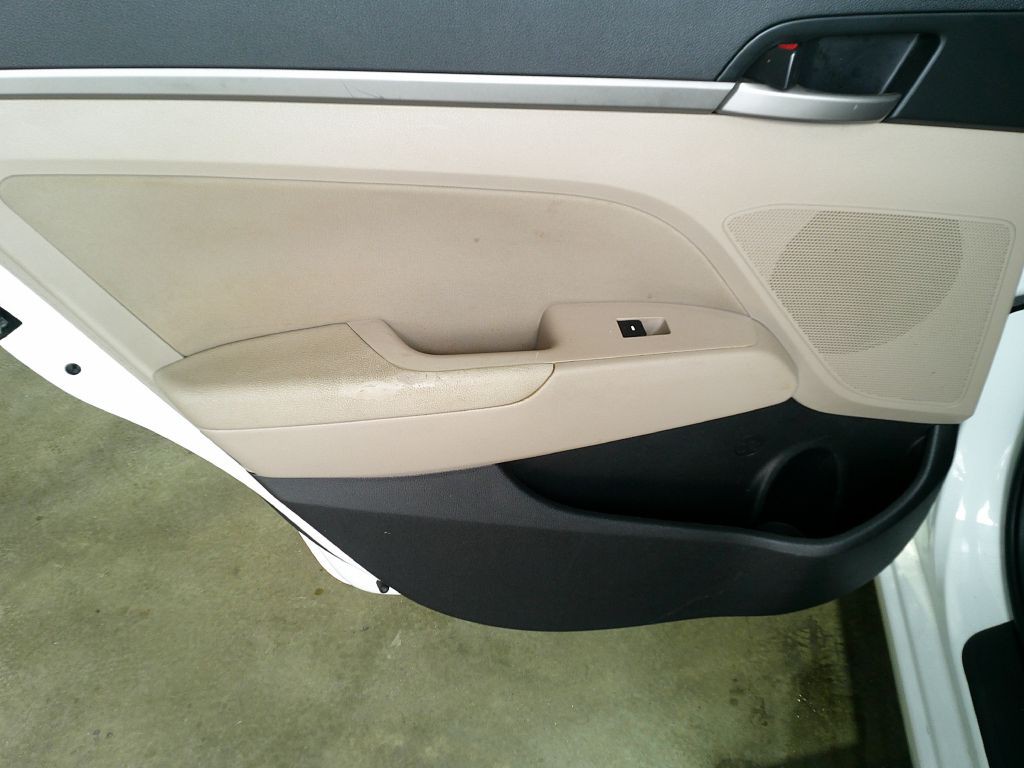 2017 Hyundai Elantra Image 4