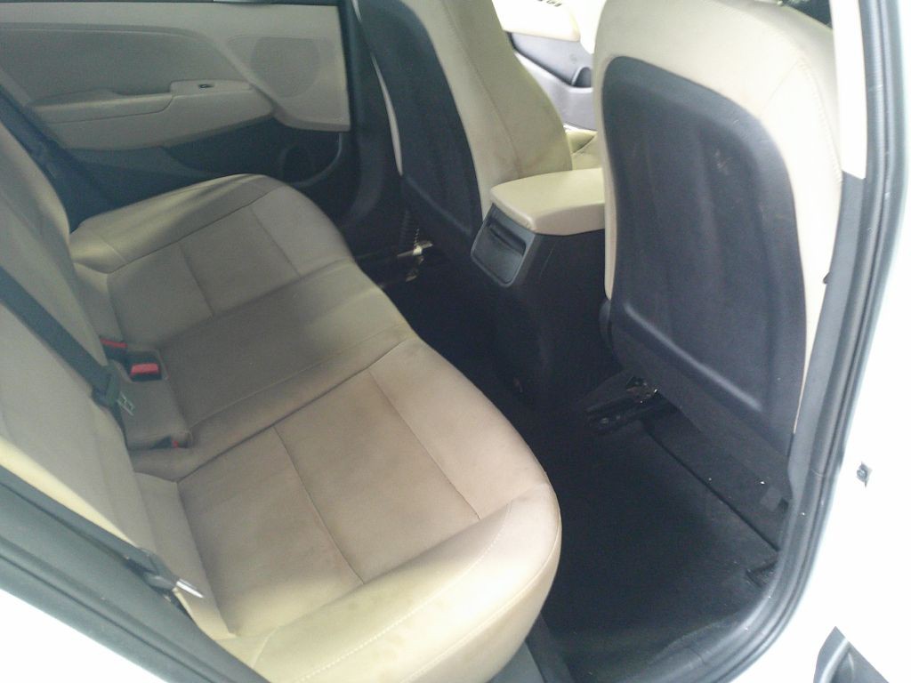 2017 Hyundai Elantra Image 7