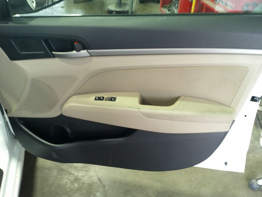 2017 Hyundai Elantra Image 8