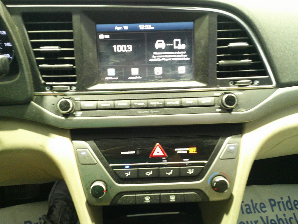 2017 Hyundai Elantra Image 11