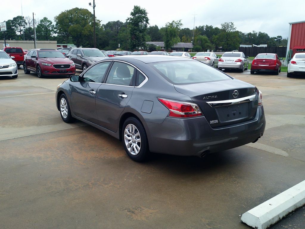 2015 Nissan Altima Image 4