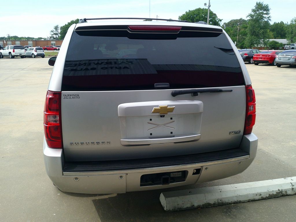 2010 Chevrolet Suburban Image 5