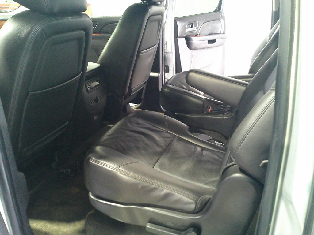 2010 Chevrolet Suburban Image 10