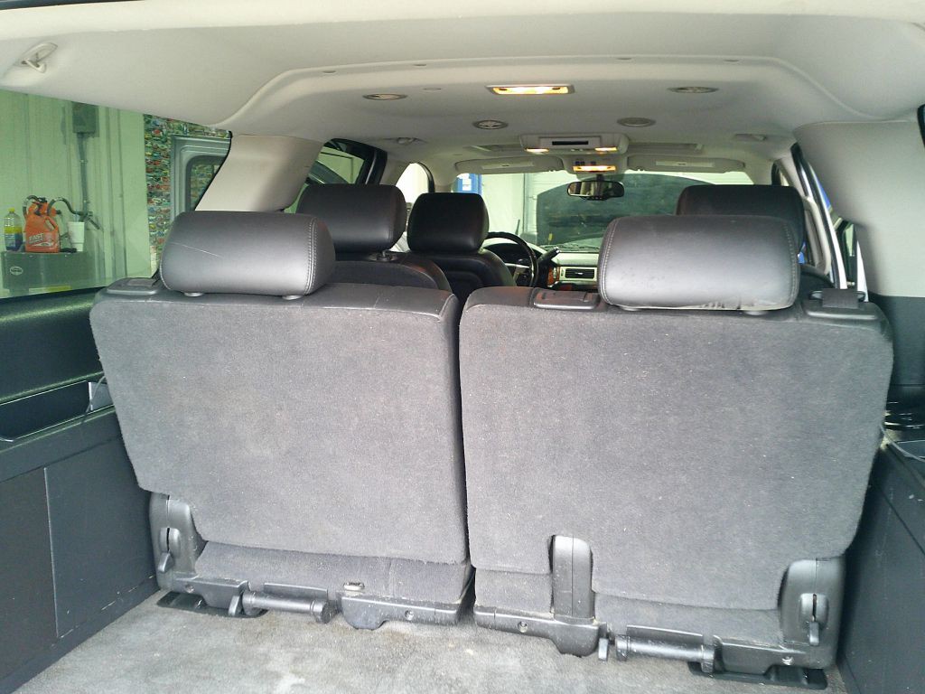 2010 Chevrolet Suburban Image 11