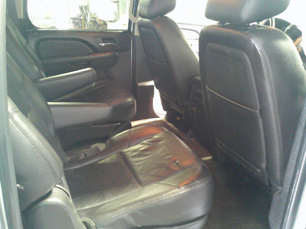 2010 Chevrolet Suburban Image 13