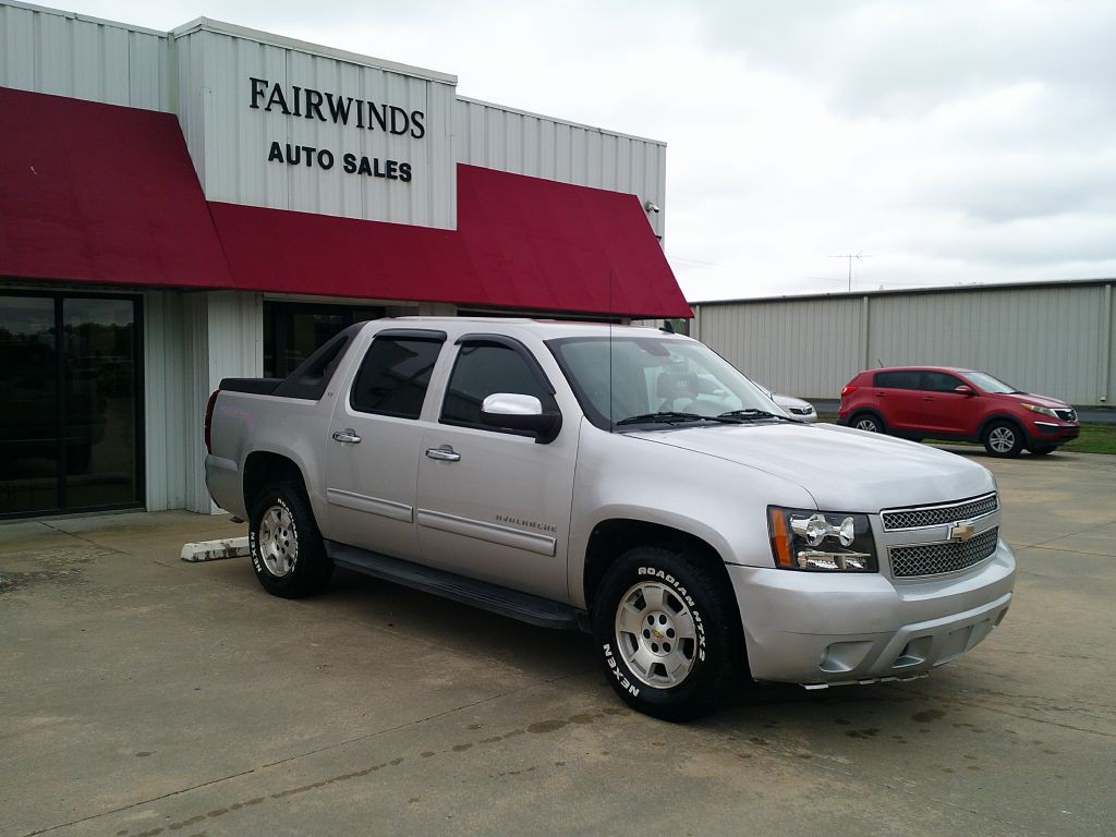 2010 Chevrolet Avalanche Image 1