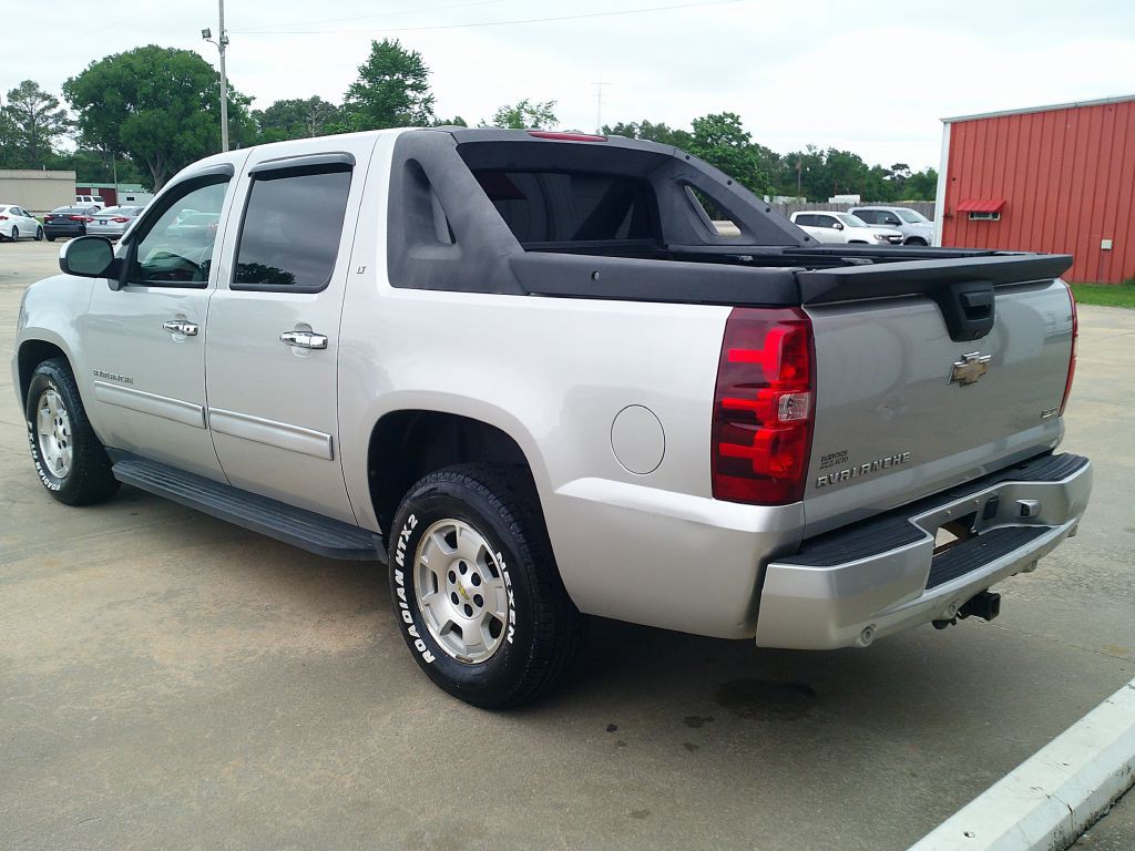 2010 Chevrolet Avalanche Image 4