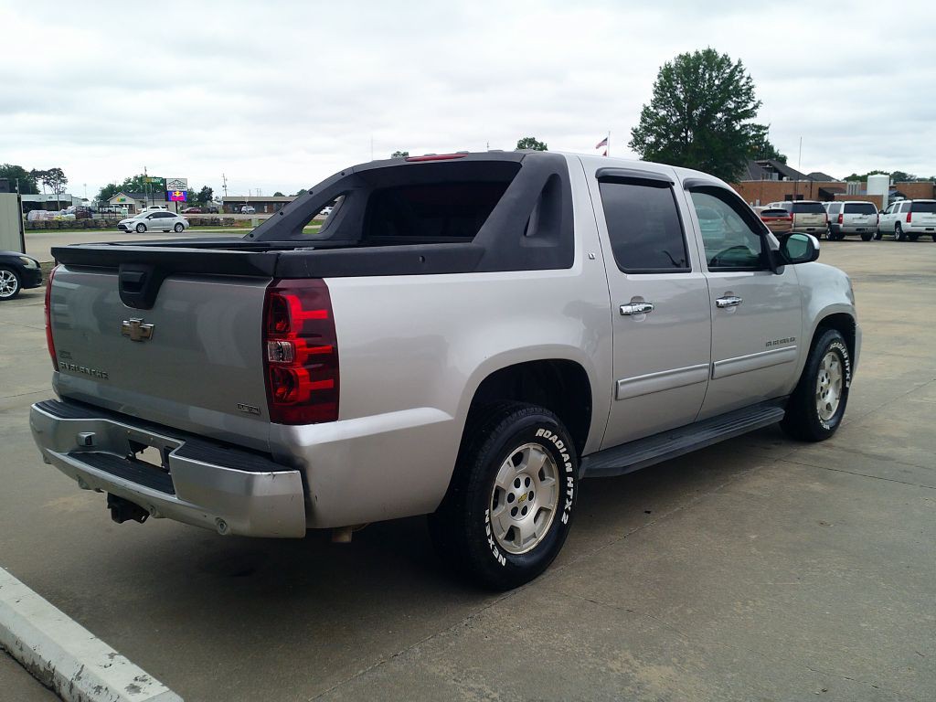 2010 Chevrolet Avalanche Image 6