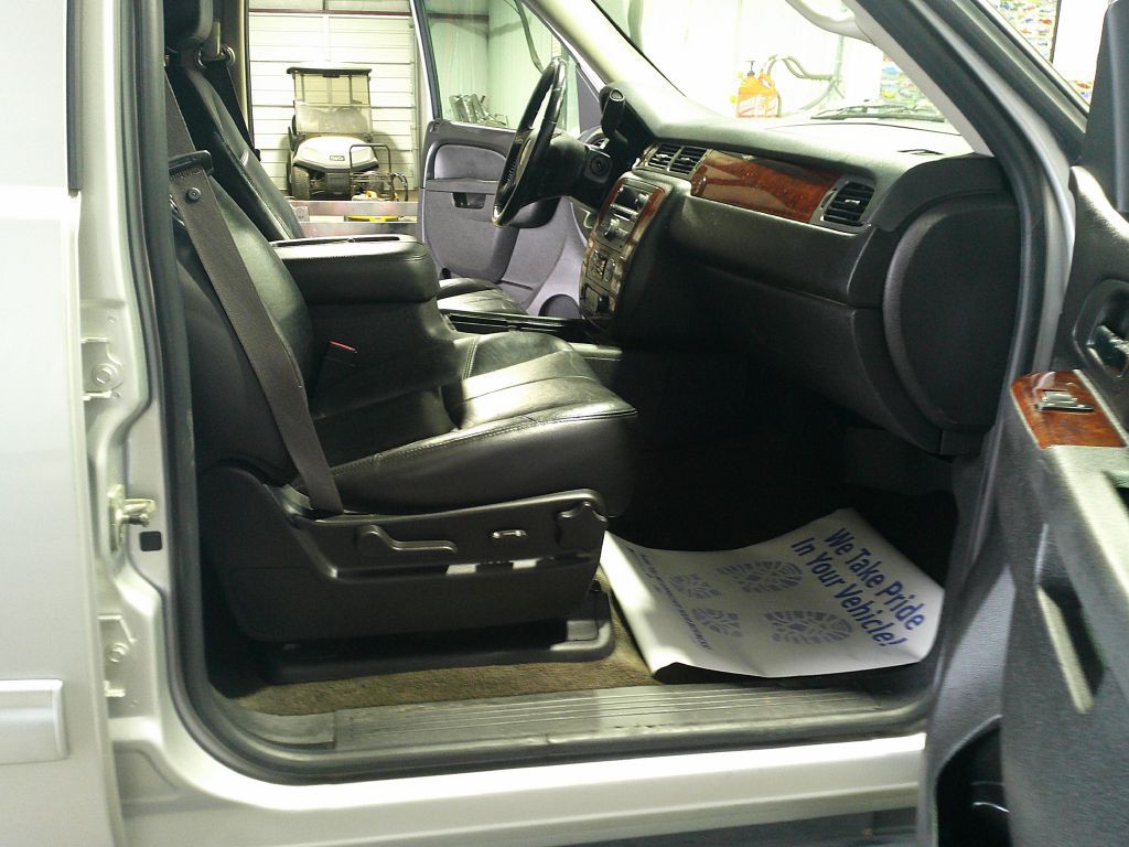 2010 Chevrolet Avalanche Image 14