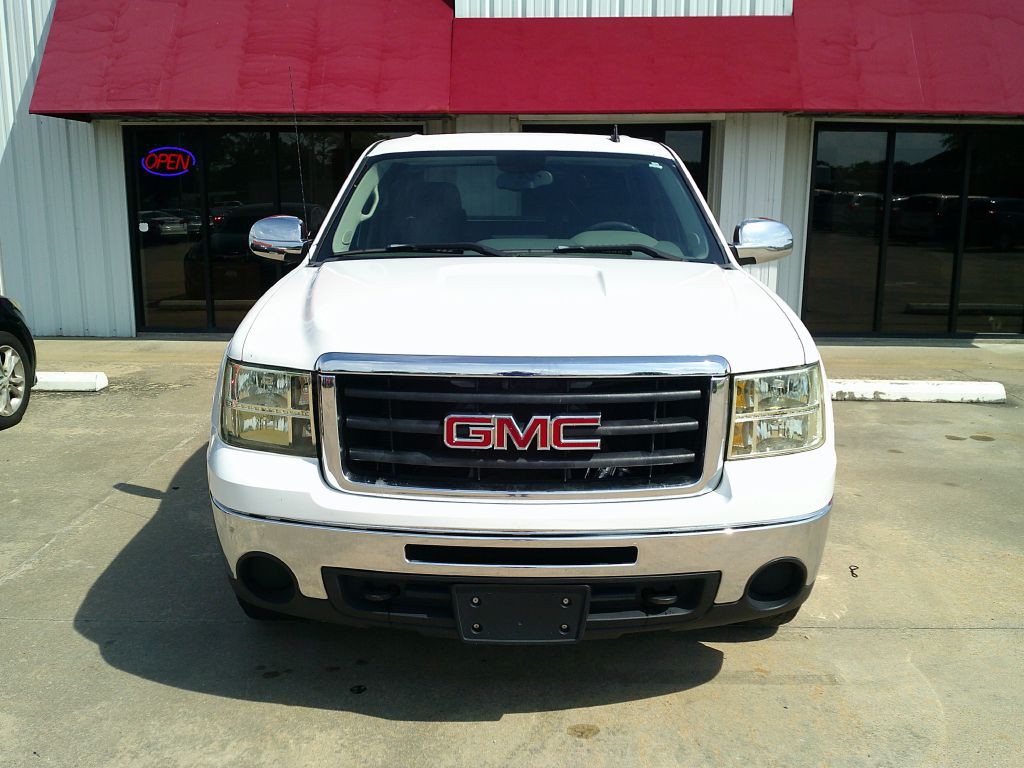2011 GMC Sierra Image 2