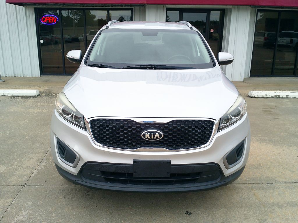 2017 Kia Sorento Image 2