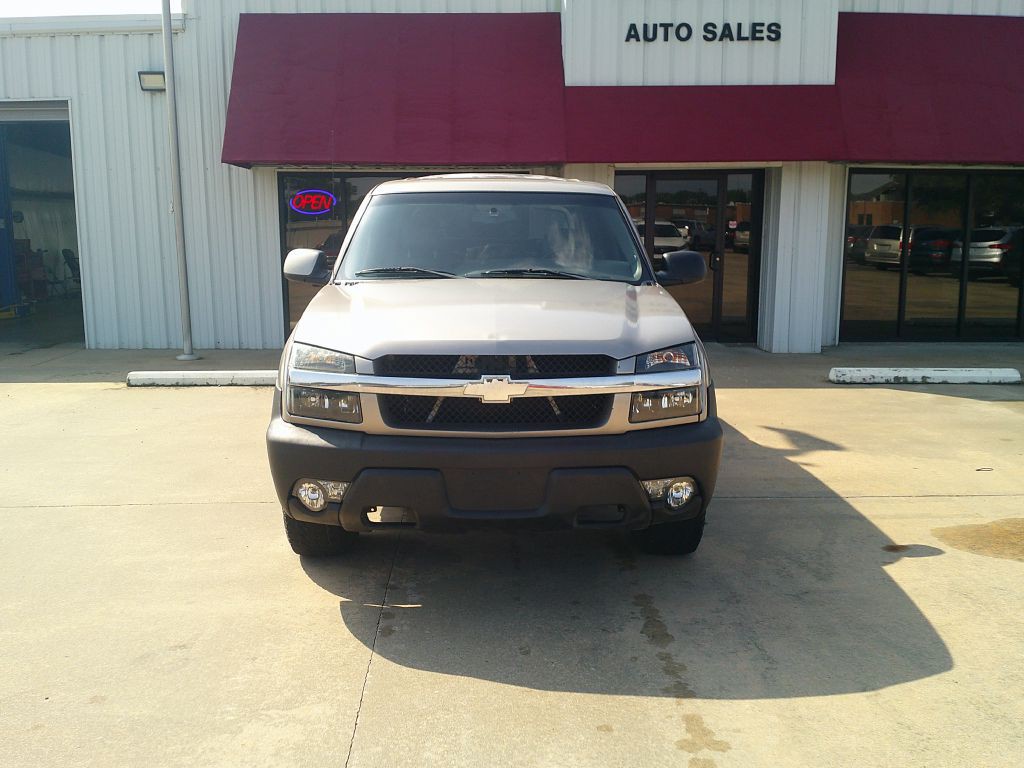 2003 Chevrolet Avalanche Image 2