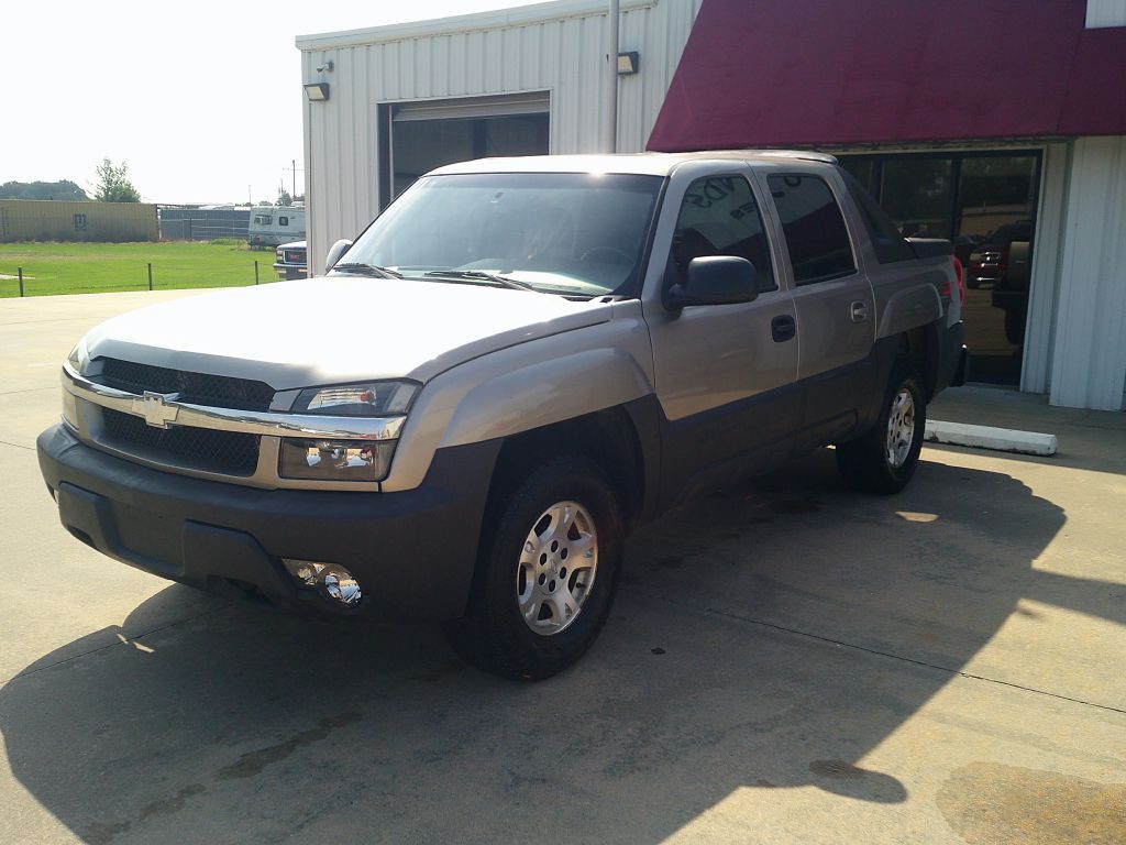 2003 Chevrolet Avalanche Image 3