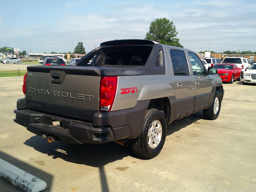 2003 Chevrolet Avalanche Image 6