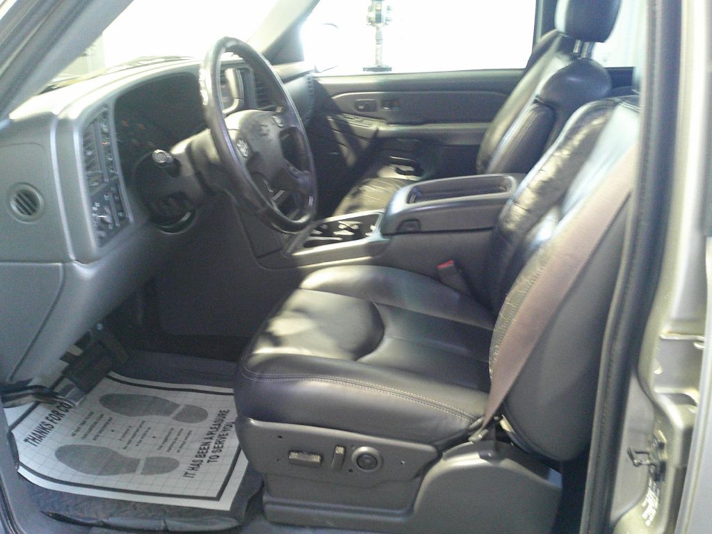 2003 Chevrolet Avalanche Image 9