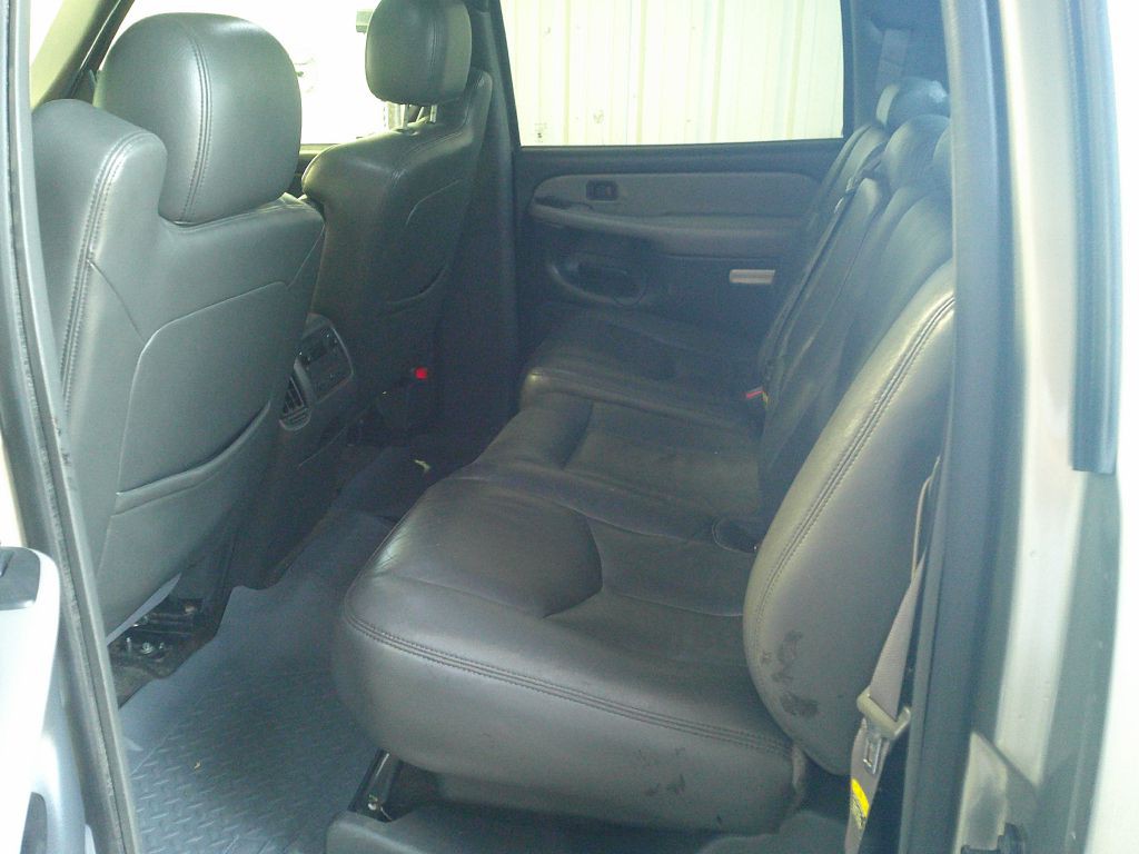 2003 Chevrolet Avalanche Image 11