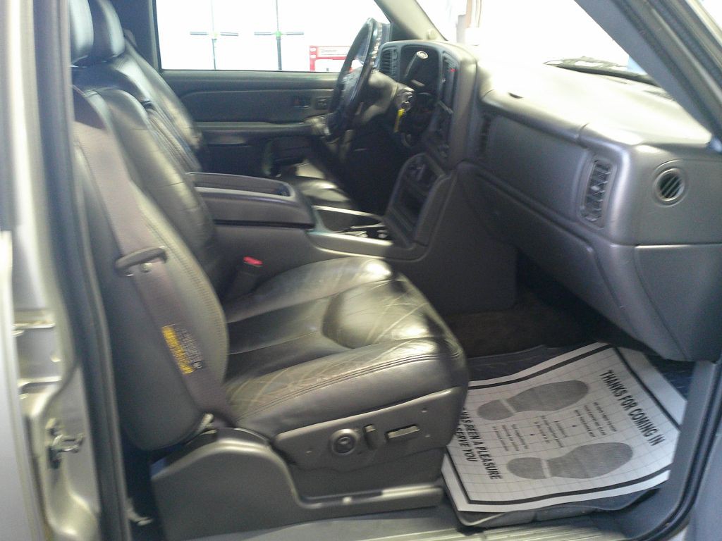 2003 Chevrolet Avalanche Image 14