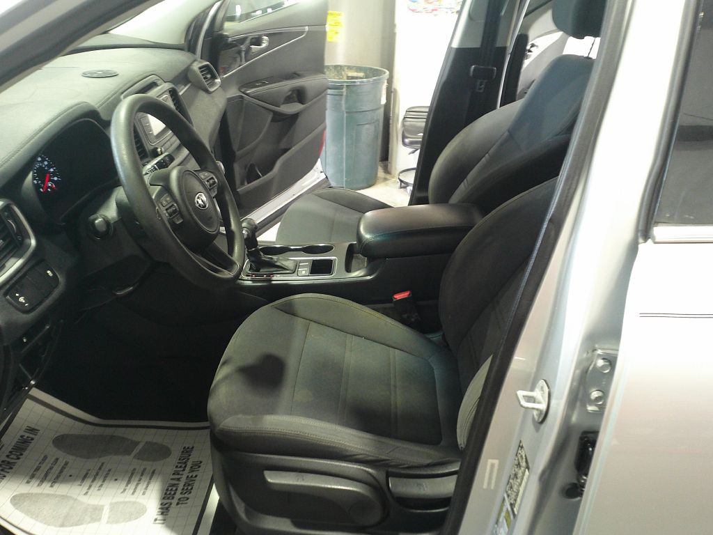 2016 Kia Sorento Image 9