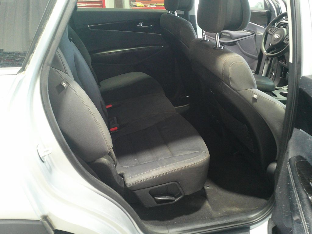 2016 Kia Sorento Image 12