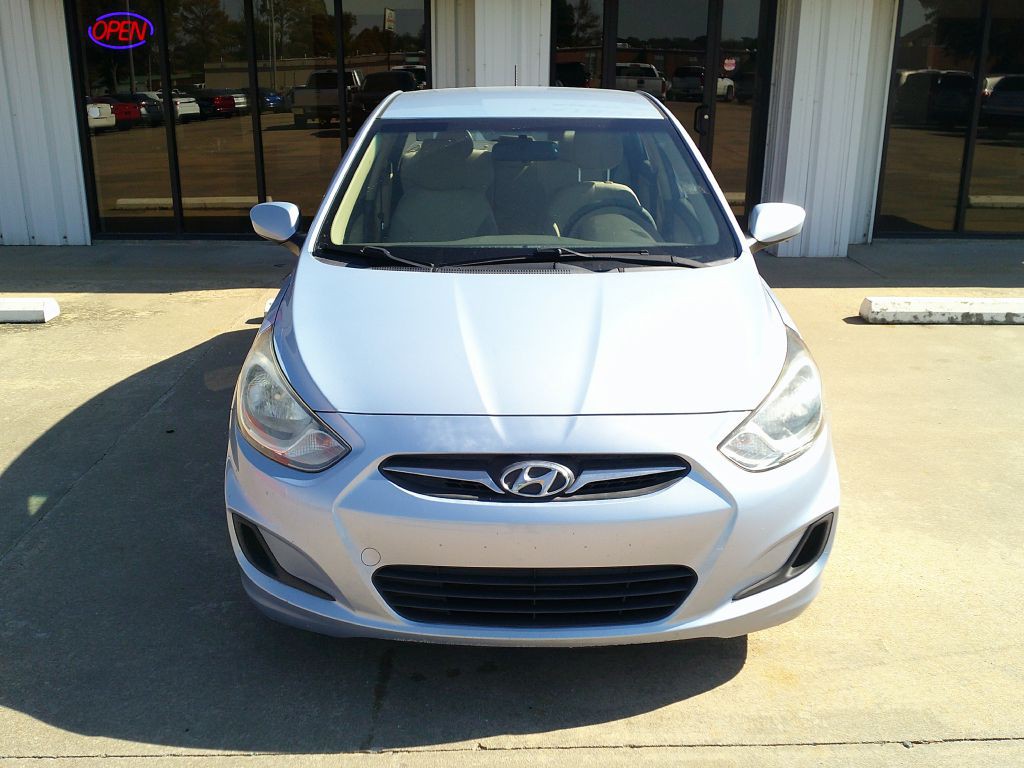 2014 Hyundai Accent Image 2