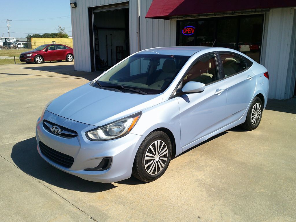 2014 Hyundai Accent Image 3