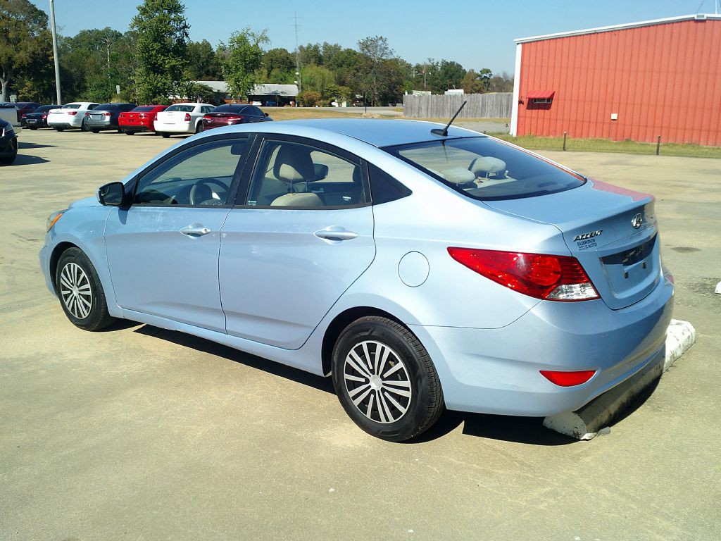 2014 Hyundai Accent Image 4