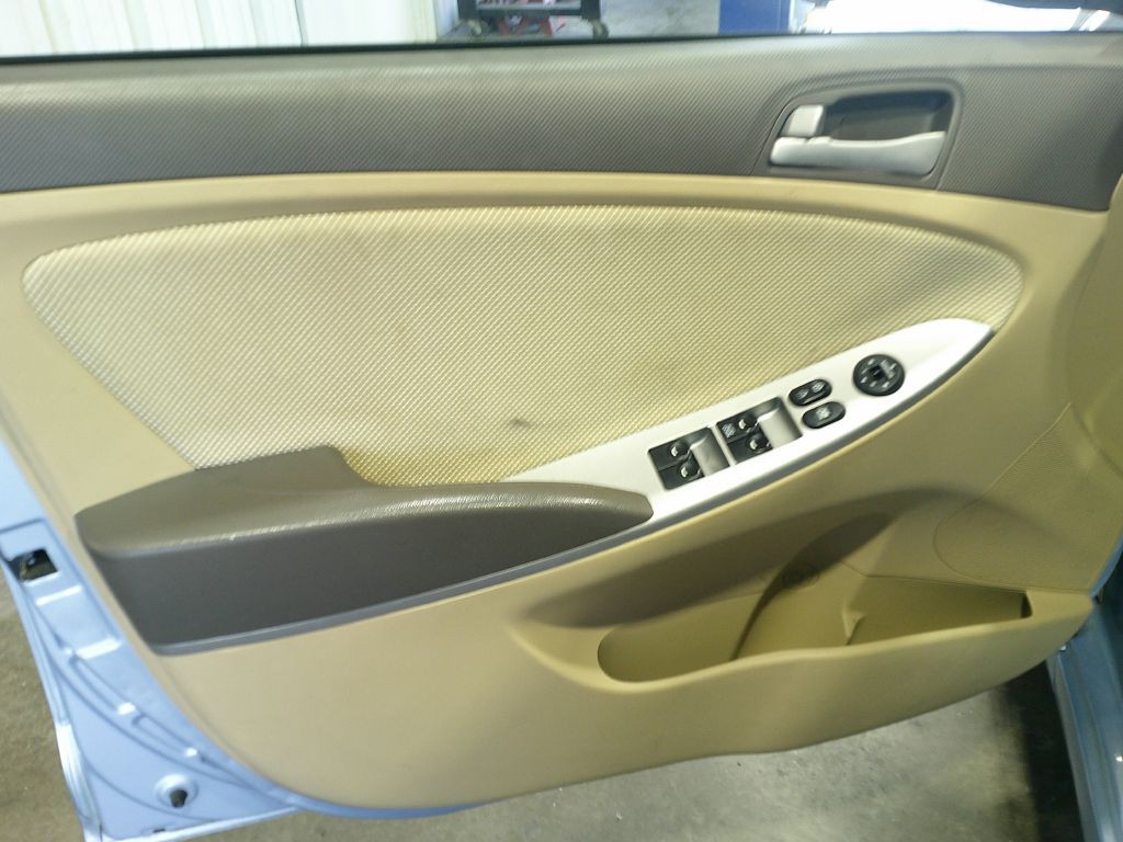 2014 Hyundai Accent Image 7