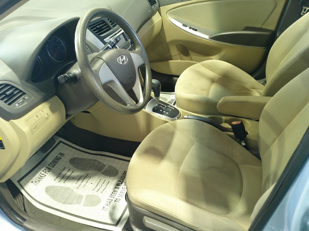 2014 Hyundai Accent Image 8