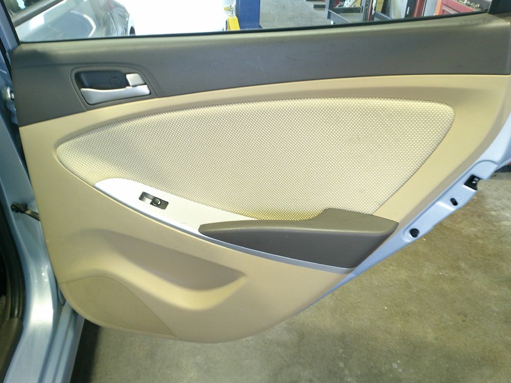 2014 Hyundai Accent Image 11