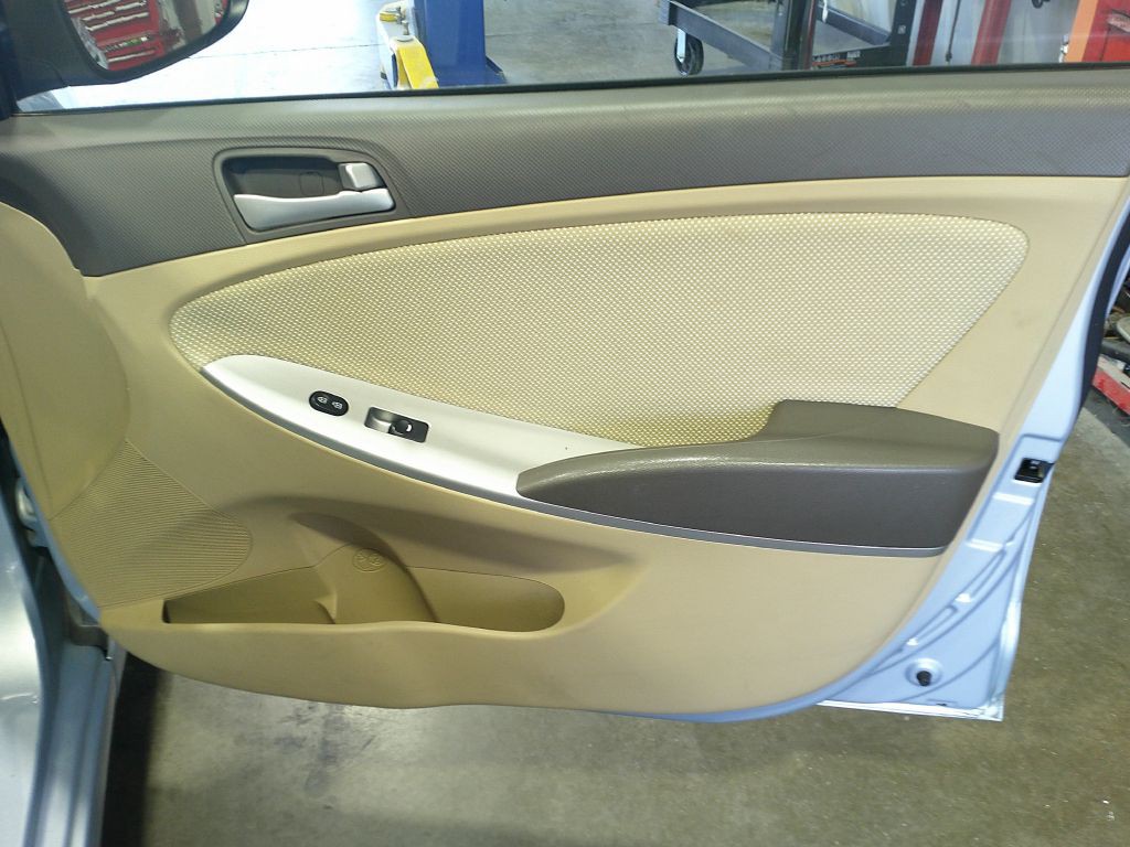 2014 Hyundai Accent Image 13