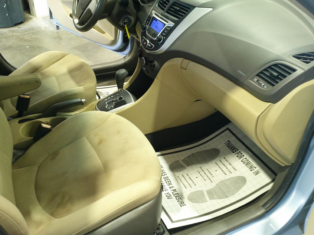 2014 Hyundai Accent Image 14