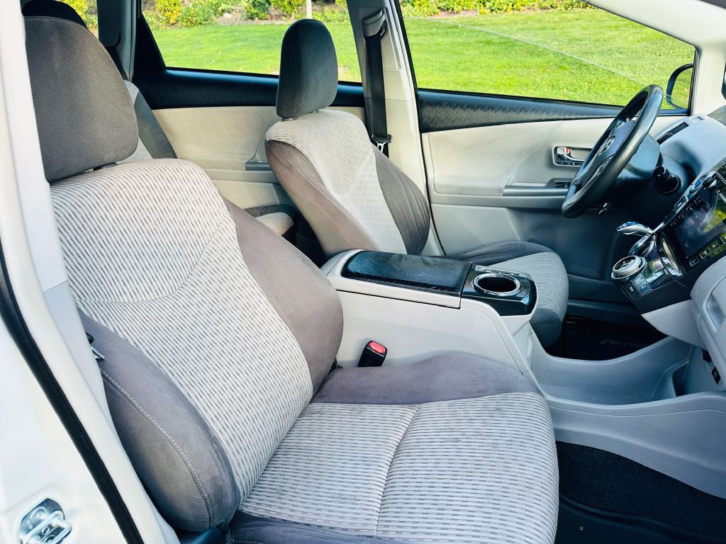 2017 Toyota Prius Image 10