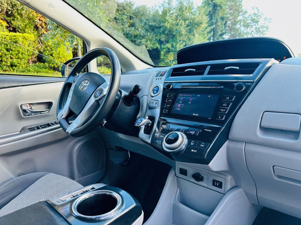 2017 Toyota Prius Image 11