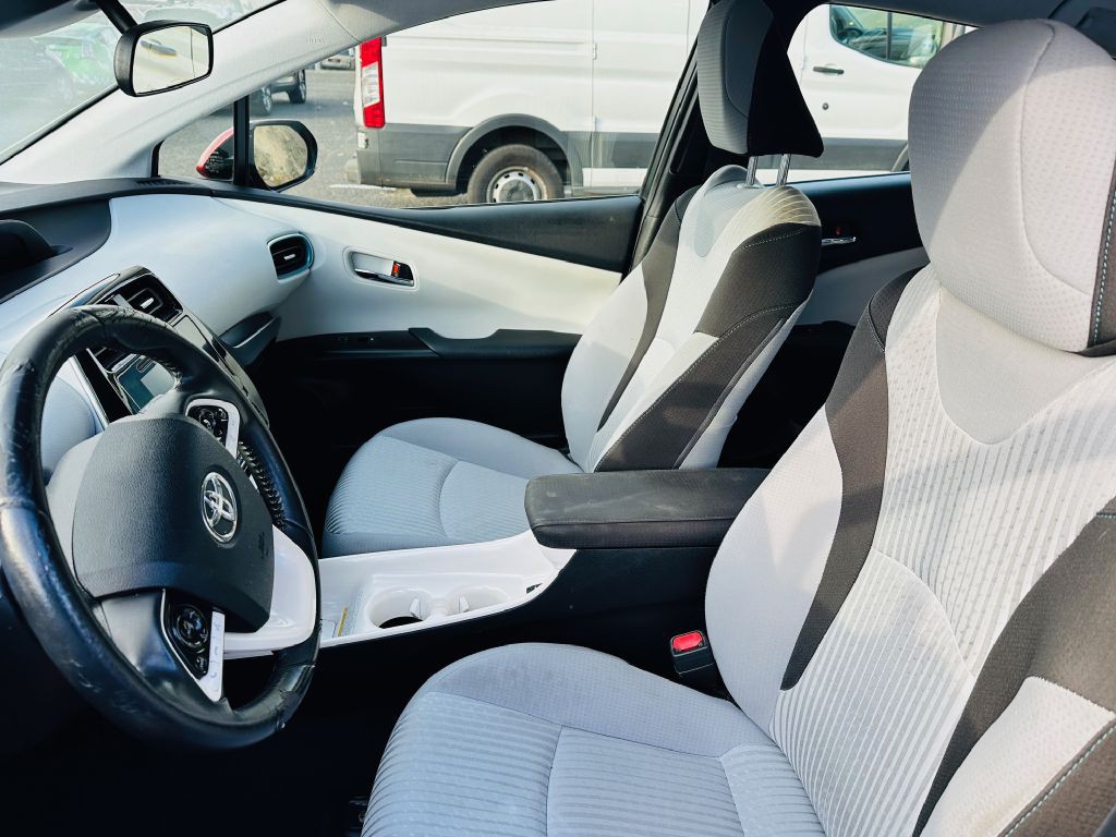 2018 Toyota Prius Image 12