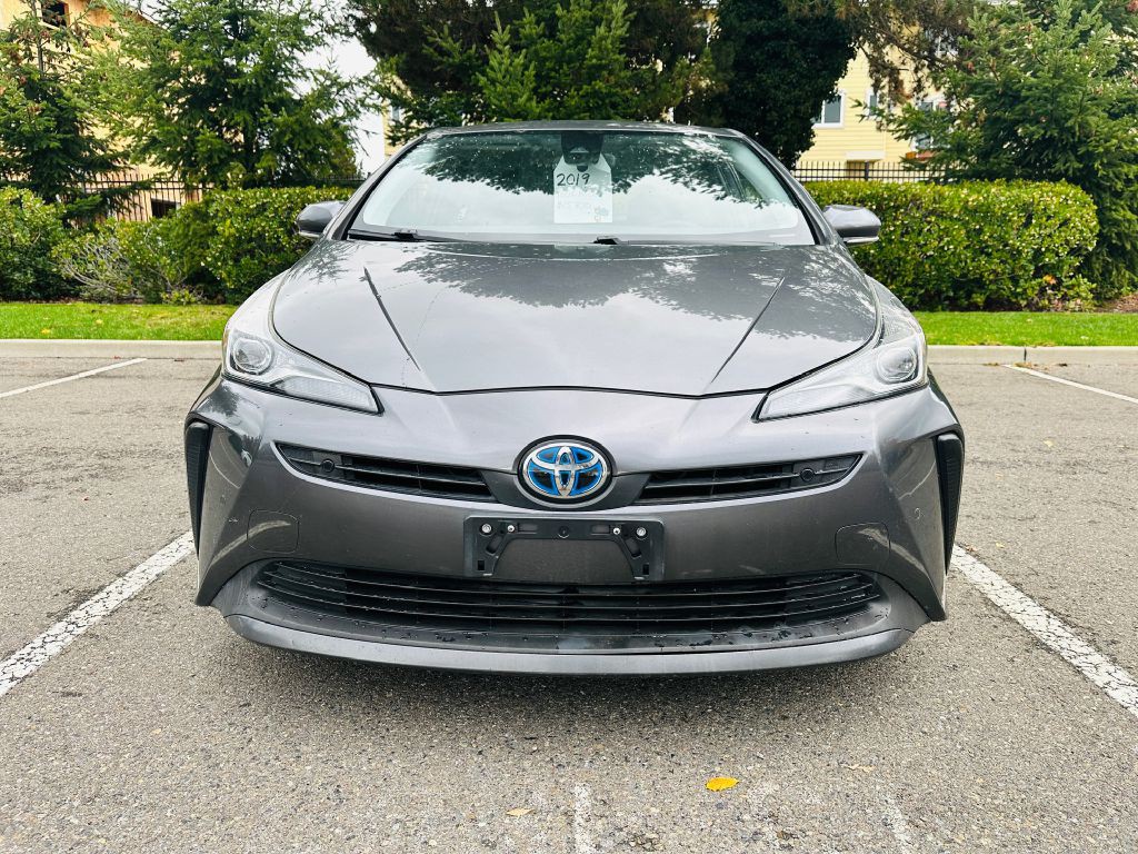 2019 Toyota Prius Image 2
