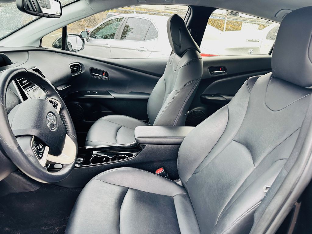 2017 Toyota Prius Image 12