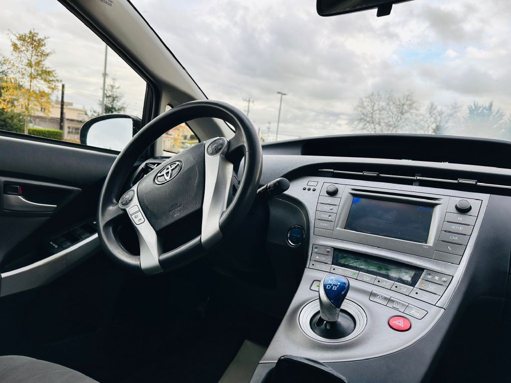 2015 Toyota Prius Image 11