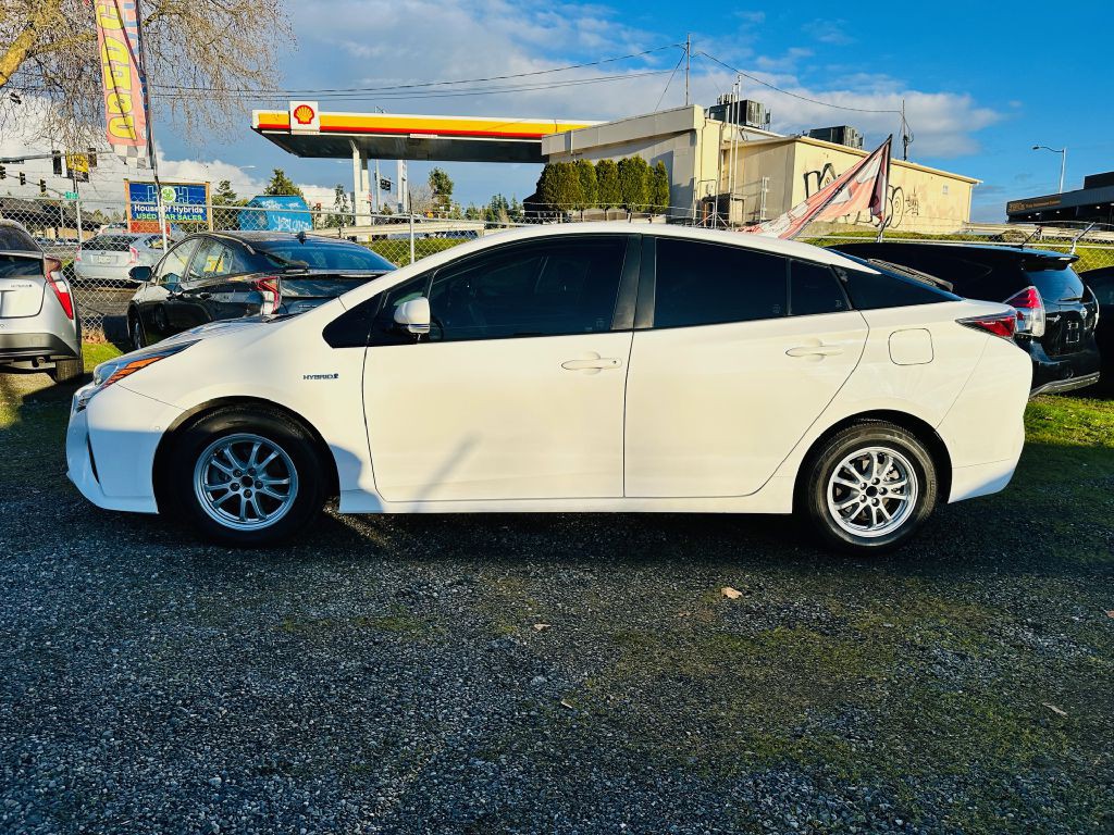 2017 Toyota Prius Image 4